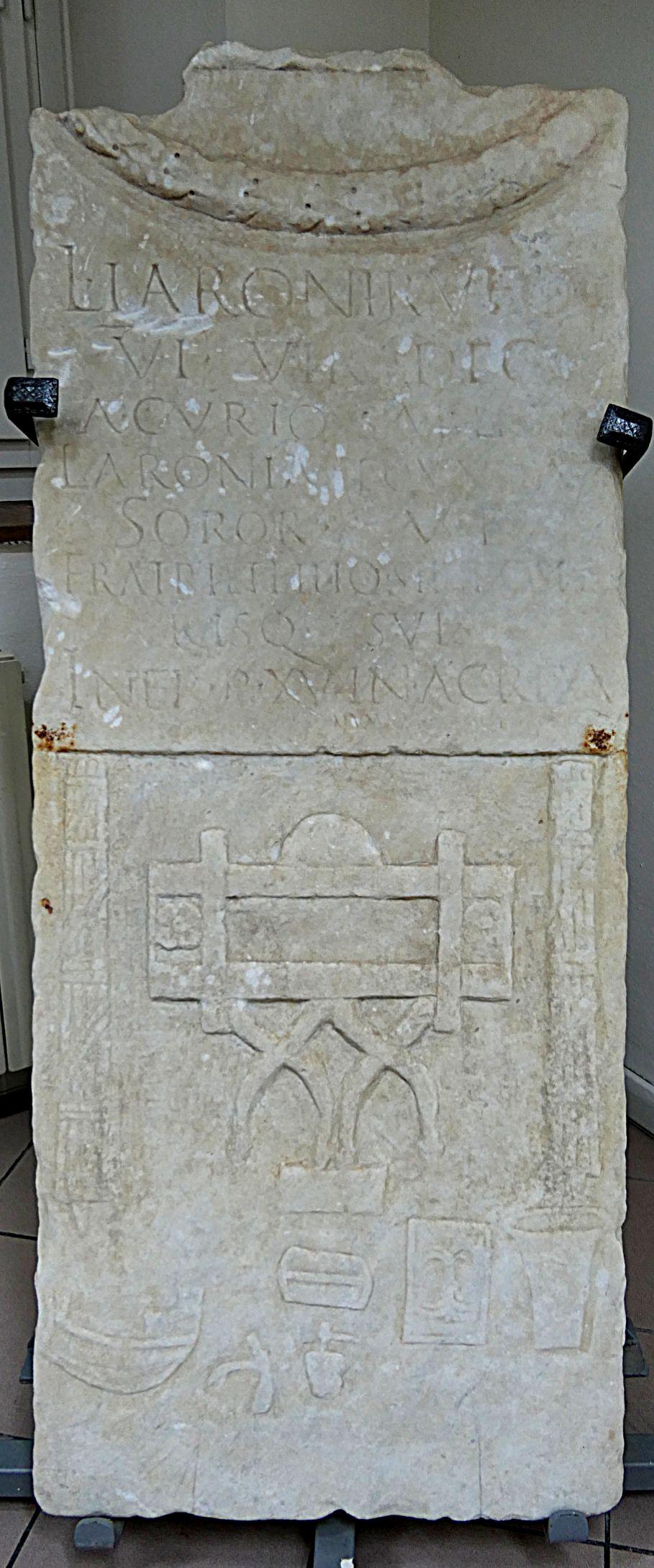 Stele Laronii Museo Athena Capannori